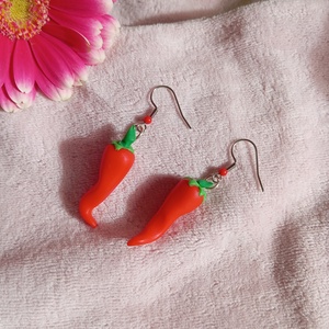 Chili fülbevaló  - ékszer - fülbevaló - lógó fülbevaló - Meska.hu