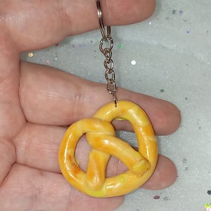 Vásári sós perec kulcstartó , Táska & Tok, Kulcstartó & Táskadísz, Kulcstartó, Ékszerkészítés, Gyurma, MESKA