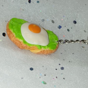 Avokádós tükörtojásos házi kenyér kulcstartó  - táska & tok - kulcstartó & táskadísz - kulcstartó - Meska.hu