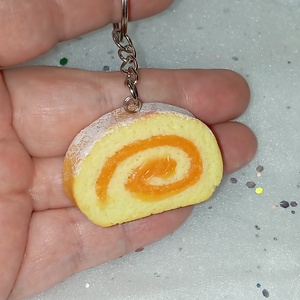 Piskótatekercs kulcstartó , Táska & Tok, Kulcstartó & Táskadísz, Kulcstartó, Ékszerkészítés, Gyurma, MESKA