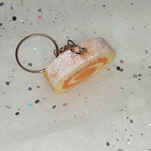 Piskótatekercs kulcstartó  - táska & tok - kulcstartó & táskadísz - kulcstartó - Meska.hu