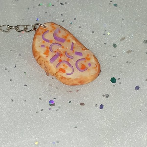 Zsíros kenyér lila hagymával kulcstartó  - táska & tok - kulcstartó & táskadísz - kulcstartó - Meska.hu