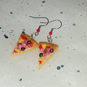 Sonkás ananászos olivabogyós pizza fülbevaló  - ékszer - fülbevaló - lógó fülbevaló - Meska.hu