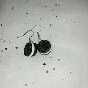 icipici Oreo keksz fülbevaló , Ékszer, Fülbevaló, Lógó fülbevaló, Gyurma, Ékszerkészítés, MESKA