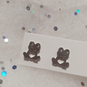 Nemesacél Pici béka  bedugós fülbevaló kávé bögre  - ékszer - fülbevaló - pötty fülbevaló - Meska.hu