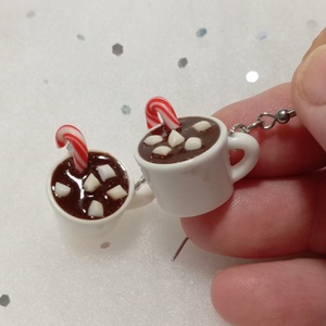 Karácsonyi forrócsoki fülbevaló  , Ékszer, Fülbevaló, Lógó fülbevaló, Ékszerkészítés, Gyurma, MESKA