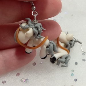 Fehér lovacska fülbevaló  - ékszer - fülbevaló - lógó fülbevaló - Meska.hu