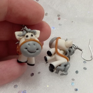 Fehér lovacska fülbevaló  - ékszer - fülbevaló - lógó fülbevaló - Meska.hu