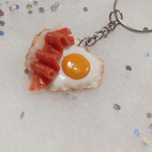 Tükörtojás baconnal kulcstartó , Táska & Tok, Kulcstartó & Táskadísz, Kulcstartó, Ékszerkészítés, Gyurma, MESKA