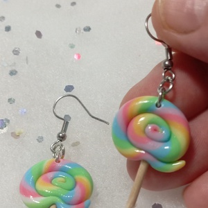 Szivárvány nyalóka fülbevaló  - ékszer - fülbevaló - lógó fülbevaló - Meska.hu
