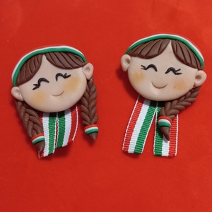 Magyar Leányka trikolor kitűző, Ékszer, Kitűző és Bross, Ékszerkészítés, Gyurma, Készülj március 15-re ezekkel a kézzel készült, egyedi gyurma magyar lány kokárdákkal! ??✨
Vidám, m..., MESKA