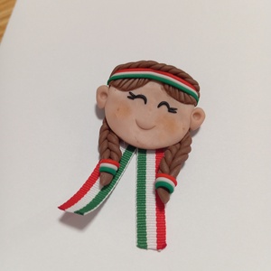 Magyar leányka trikolor kitűző fufrus  - Meska.hu