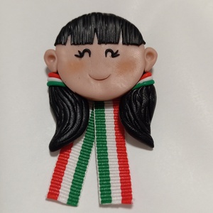 Magyar leányka trikolor kitűző fufrus , Ékszer, Kitűző és Bross, Ékszerkészítés, Gyurma, MESKA