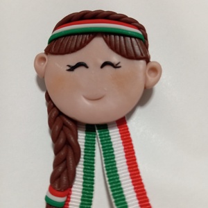 Magyar leányka trikolor kitűző fufrus  - Meska.hu