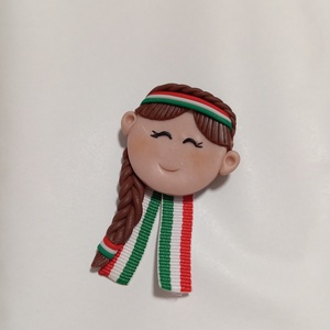 Magyar leányka trikolor kitűző fufrus  - ékszer - kitűző és bross - Meska.hu