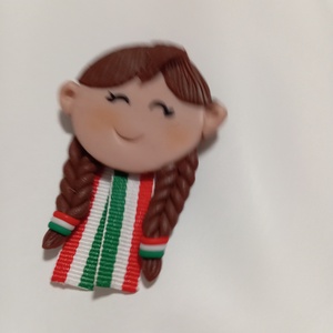 Magyar leányka trikolor kitűző fufrus  - ékszer - kitűző és bross - Meska.hu