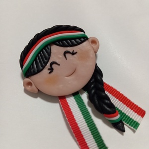 Magyar leányka trikolor kitűző fufrus  - Meska.hu