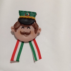 Magyar leányka trikolor kitűző fufrus , Ékszer, Kitűző és Bross, Ékszerkészítés, Gyurma, MESKA