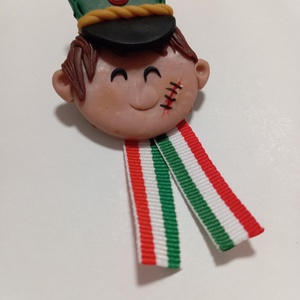 Magyar leányka trikolor kitűző fufrus , Ékszer, Kitűző és Bross, Ékszerkészítés, Gyurma, MESKA