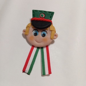 Magyar leányka trikolor kitűző fufrus , Ékszer, Kitűző és Bross, Ékszerkészítés, Gyurma, MESKA