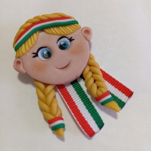Magyar leányka trikolor kitűző fufrus  - ékszer - kitűző és bross - Meska.hu