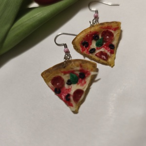 Szalámis olivabogyós pizza fülbevaló  - ékszer - fülbevaló - lógó fülbevaló - Meska.hu