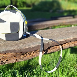 Babenlev kerek crossbody táska - táska & tok - kézitáska & válltáska - vállon átvethető táska - Meska.hu