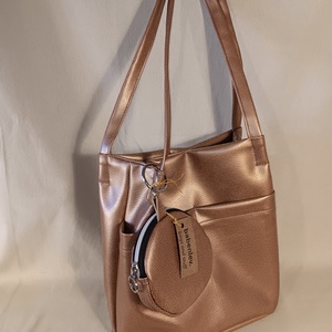 Textilbőr válltáska kis táskadísszel - Meska.hu