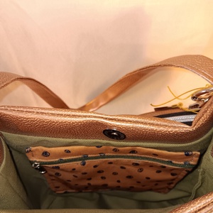 Textilbőr válltáska kis táskadísszel - táska & tok - kézitáska & válltáska - válltáska - Meska.hu