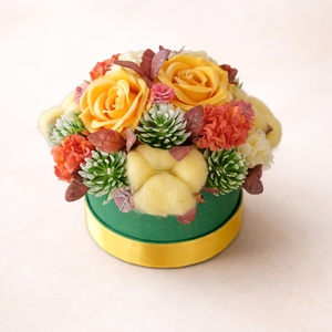 Vidám, napfényes hangulatú asztaldísz � selyemvirág kompozíció - Meska.hu