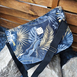 Közepes méretű oldaltáska  - Meska.hu