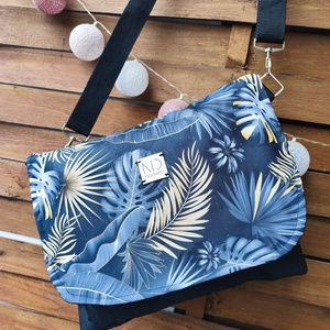 Közepes méretű oldaltáska  - táska & tok - kézitáska & válltáska - vállon átvethető táska - Meska.hu