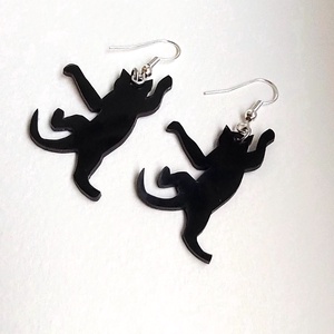 Cicám! - Fekete mászó cica  fülbevaló  - ékszer - fülbevaló - lógó fülbevaló - Meska.hu