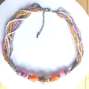 8 soros rózsaszín és narancssárga tarka gyöngy nyaklánc - kézzel festett kerámia gyönggyel a közepén  - ékszer - nyaklánc - gyöngyös nyaklánc - Meska.hu