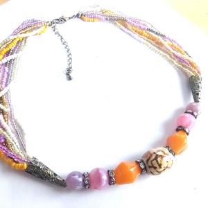 8 soros rózsaszín és narancssárga tarka gyöngy nyaklánc - kézzel festett kerámia gyönggyel a közepén  - ékszer - nyaklánc - gyöngyös nyaklánc - Meska.hu