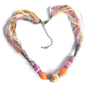 8 soros rózsaszín és narancssárga tarka gyöngy nyaklánc - kézzel festett kerámia gyönggyel a közepén  - ékszer - nyaklánc - gyöngyös nyaklánc - Meska.hu