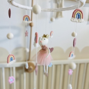 Pastell Dream Baba kiságyforgó balerina egérkével - Balerinás babaforgó makramé szivárványokkal, pasztell kiságyforgó  - otthon & életmód - babaszoba, gyerekszoba - babaszoba dekoráció - Meska.hu