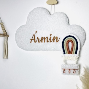 Névre szóló hímzett bárányfelhő fali dekoráció makramé hőlégballonnal - két méretben, Baba - mama, Babaszoba dekoráció, Babanév dekoráció, Hímzés, MESKA