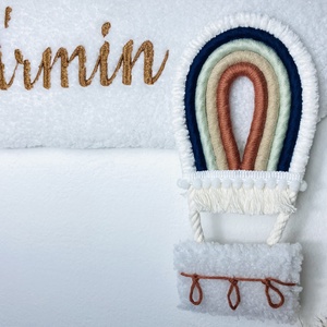 Névre szóló hímzett bárányfelhő fali dekoráció makramé hőlégballonnal - két méretben - baba - mama - babaszoba dekoráció - babanév dekoráció - Meska.hu