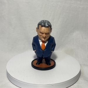 Bólogatós Orbán figura, öntapadó talppal - otthon & életmód - dekoráció - dísztárgy - Meska.hu