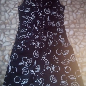 Fekete alapon fehér mintás nyári alkalmi ruha -  - Meska.hu