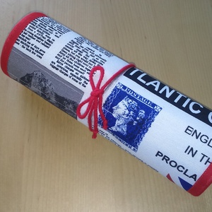 English Newspaper  tolltartó (piros szélű) - Meska.hu