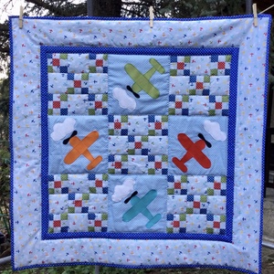 Repülőgépek patchwork babatakaró - Meska.hu