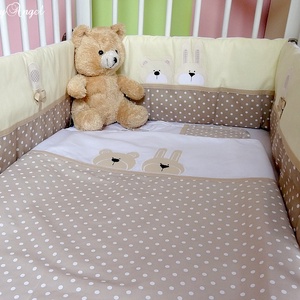 Applikált BABATAKARÓ és párna, bézs-pöttyös, Bear and Bunny -  - Meska.hu