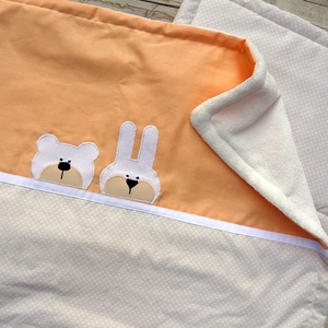 Applikált BABATAKARÓ és párna, bézs-barack, Bear and Bunny -  - Meska.hu