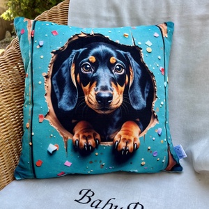 Díszpárna - tacsi, Otthon & Életmód, Babaszoba, gyerekszoba, Gyerek díszpárna, Varrás, Diszpárna tacskó mintával, bársony anyagból :)
40x40 cm méretű, cipzáras huzat és külön párnabelsőv..., MESKA
