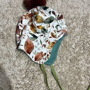 Megkötős sapka, pompommal - ruha & divat - babaruha & gyerekruha - babasapka - Meska.hu