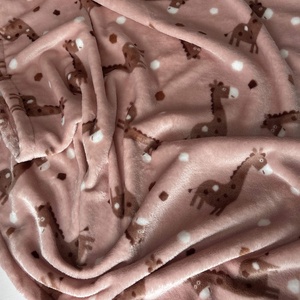 Puha plüss takaró - zsiráfos - púder (több méretben) - otthon & életmód - babaszoba, gyerekszoba - babatakaró, gyerek pléd - Meska.hu