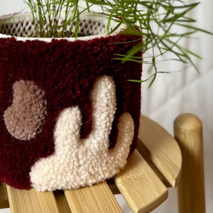 Tufted gyapjú kaspó takaró - otthon & életmód - virágdekoráció - virágtartó - kaspó - Meska.hu