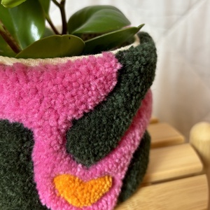 Tufted gyapjú kaspó takaró - otthon & életmód - virágdekoráció - virágtartó - kaspó - Meska.hu